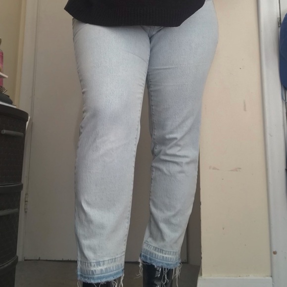 Light Wash High Waisted Mom Jeans - Picture 3 of 7